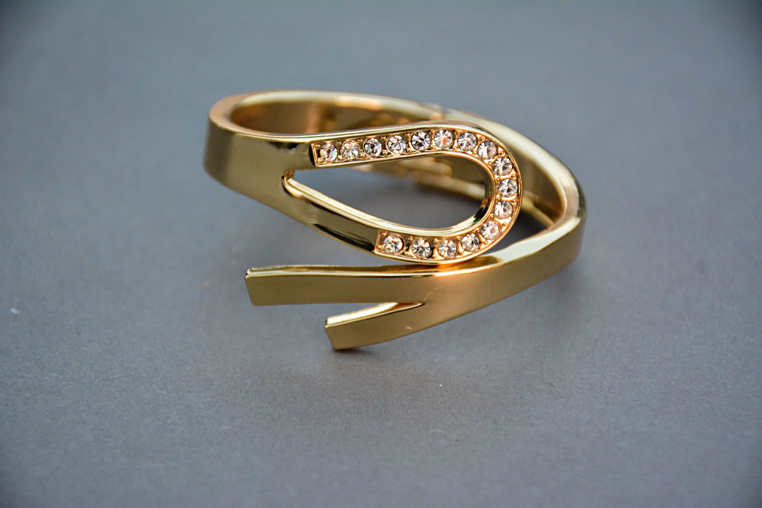 /2022/04/gold-rings-min-scaled.webp